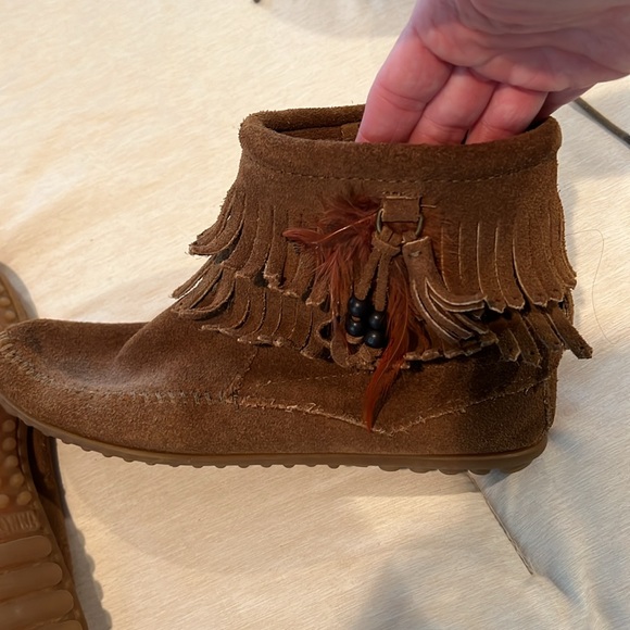 Minnetonka brown suede ankle boots - Picture 3 of 4